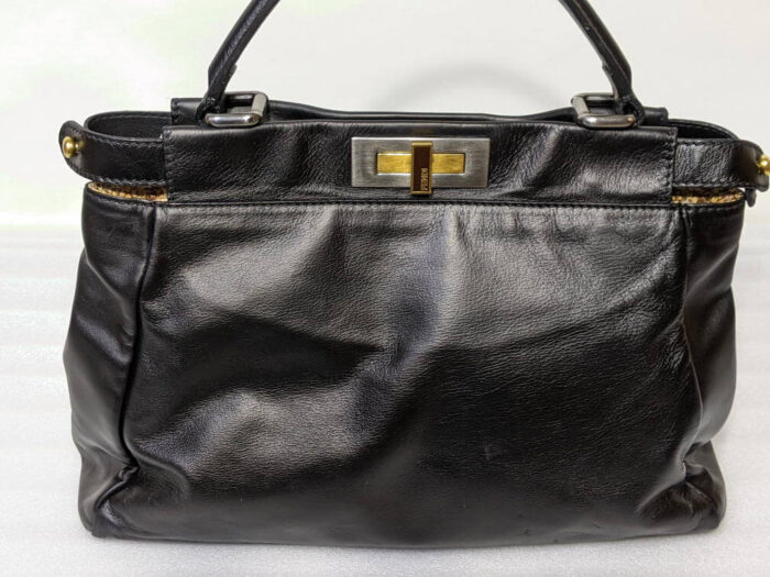 フェンディ ピーカブー ミディアム ハンドバッグ