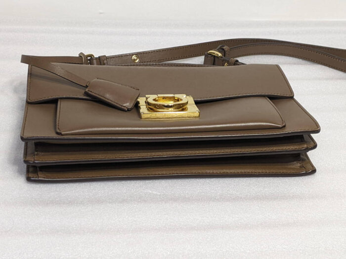 FERRAGAMO ショルダーバッグ