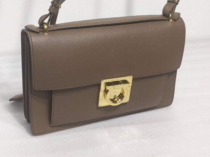FERRAGAMO ショルダーバッグ