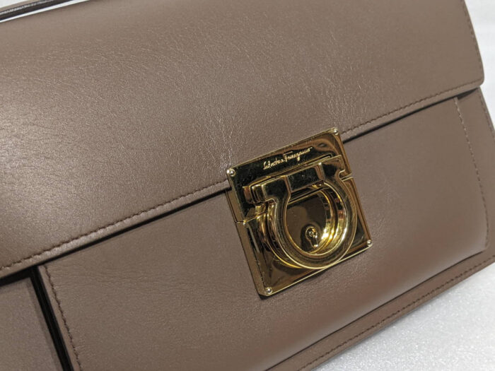 FERRAGAMO　ショルダーバッグ